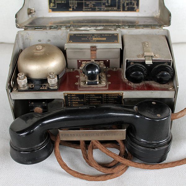 Telephone Set D Mk V RCSigs.ca